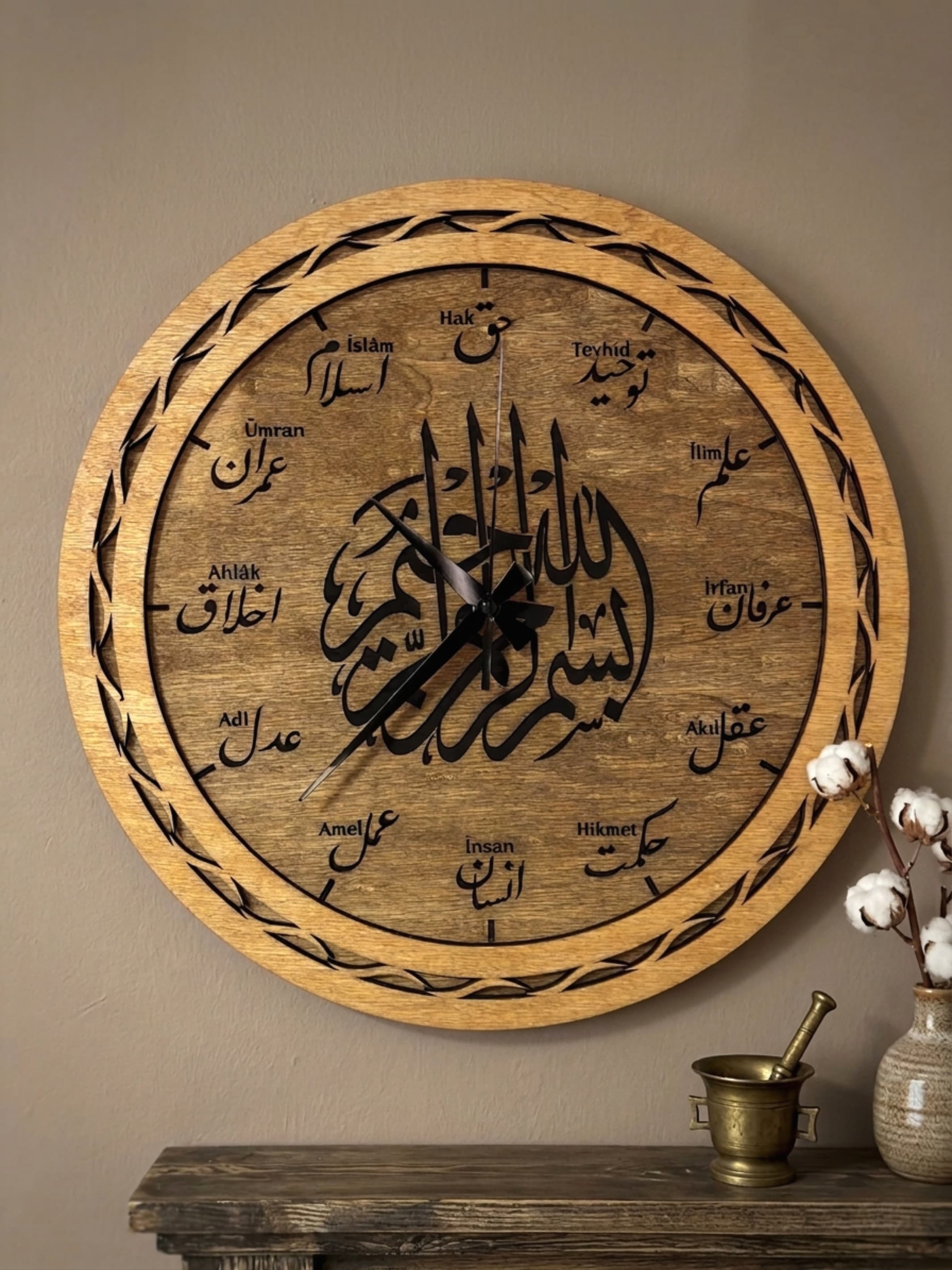 Doğal Ahşap Katmanlı Hat Sanatlı Duvar Saati