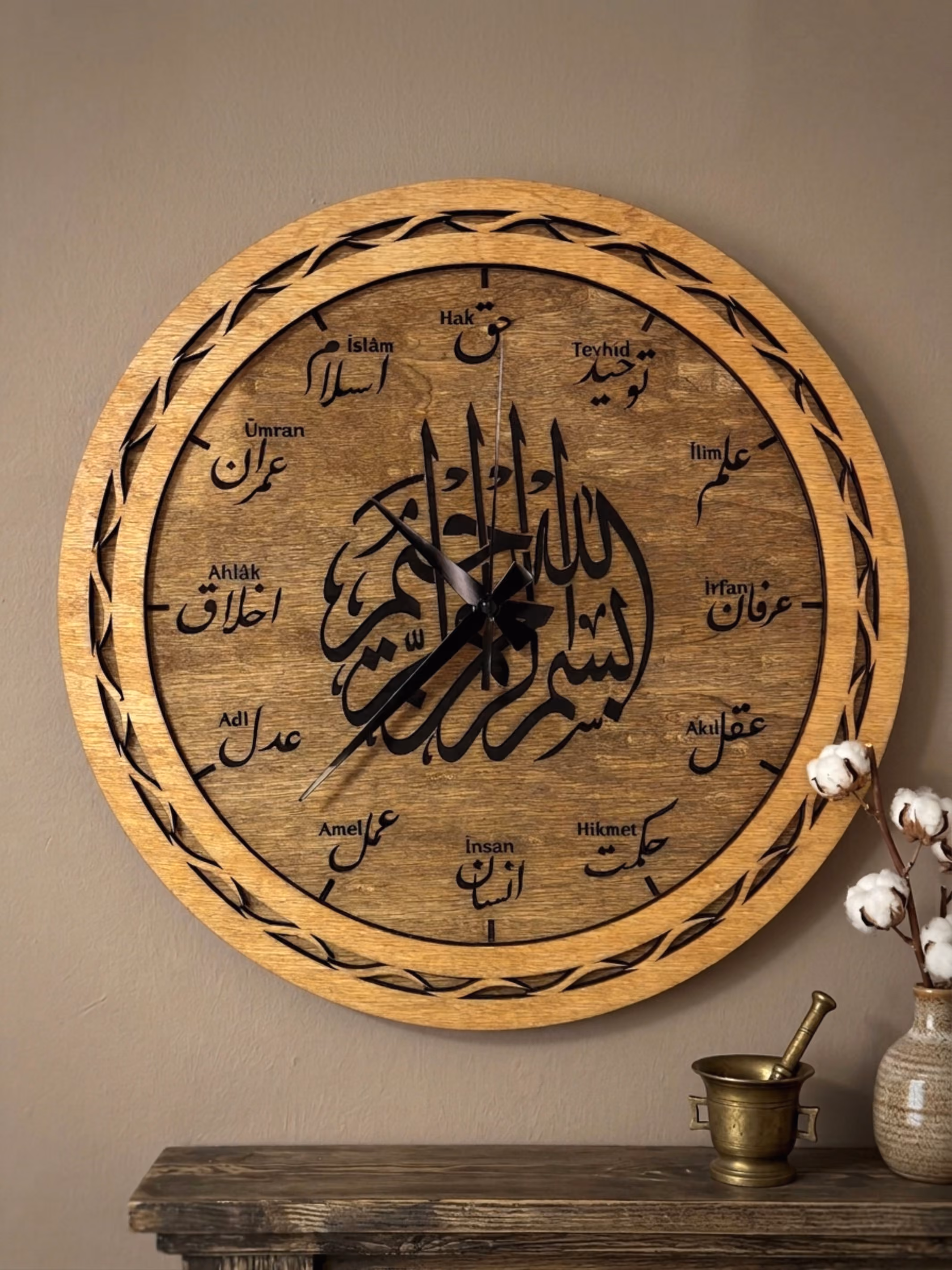 Doğal Ahşap Katmanlı Hat Sanatlı Duvar Saati